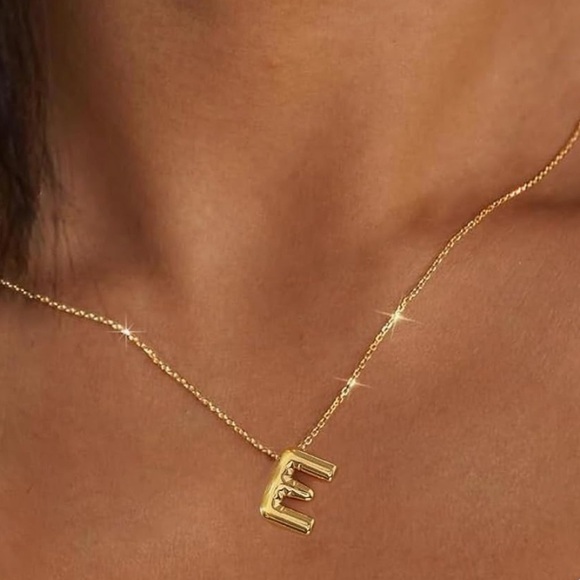 BRAND NEW, STILL IN THE PACKAGE Trendy Bubble Initial Charm and Necklace - Picture 1 of 2
